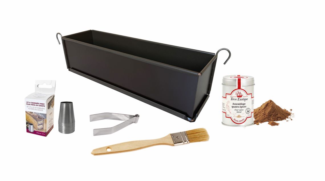 GOBEL Pâté en croûte set ( 1 long plain mold 30 cm, 1 crimper, 6 chimneys, 1 brush, 1 box four-spice)
