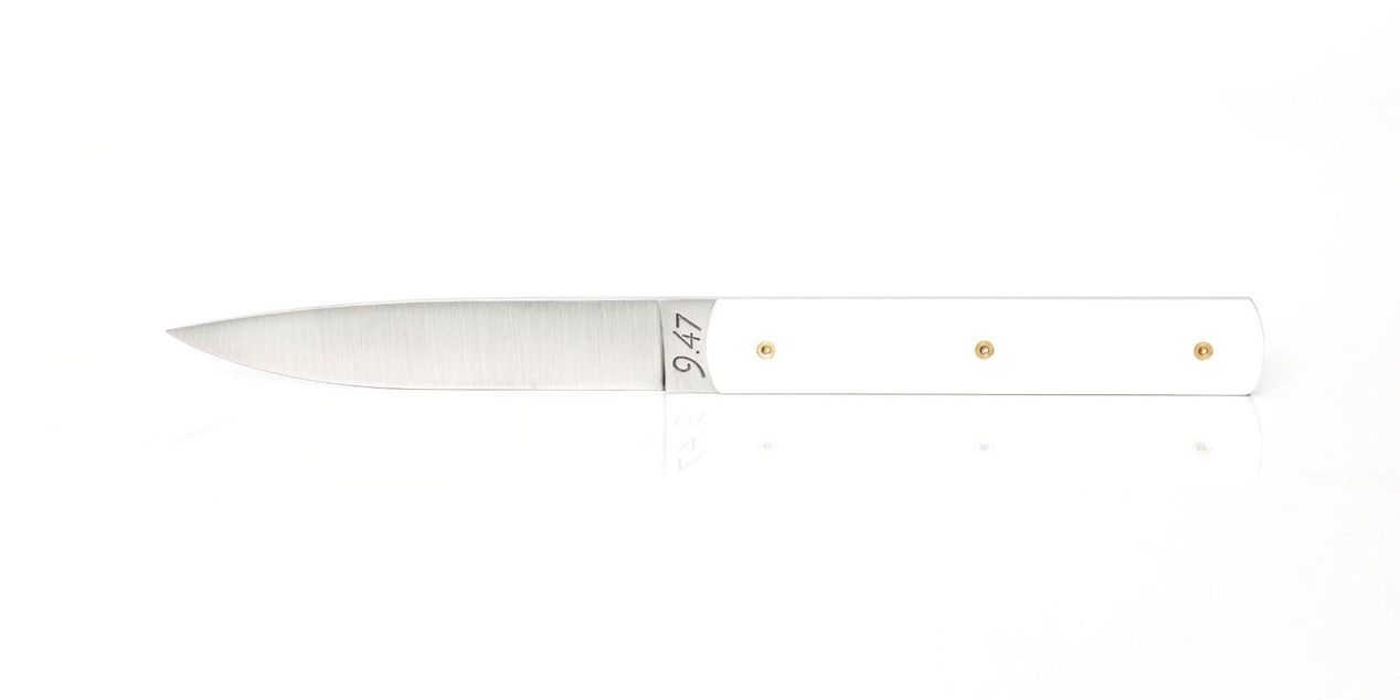 Perceval Table knife 947 polyacetal white handle golden screws